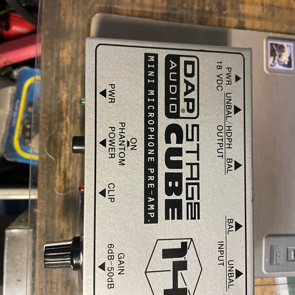 Stage cube is designed to provide a small microphone pre amp - Picture 4 of 6